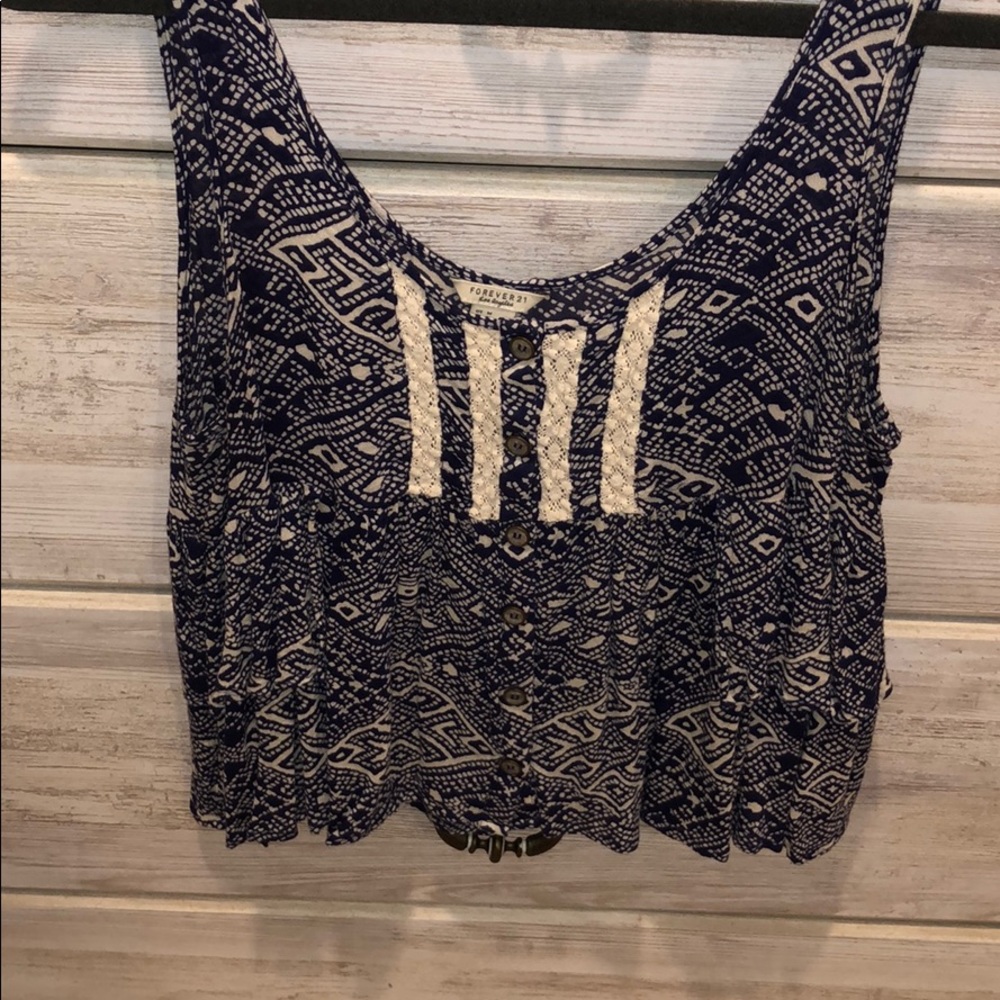 Patterned tank
